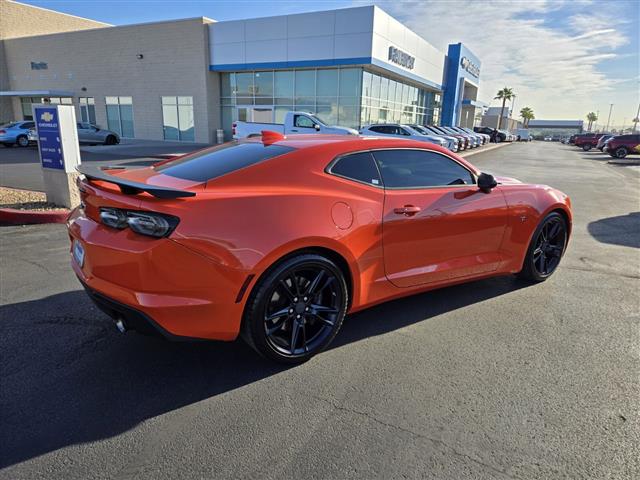 $38890 : Pre-Owned 2019 Camaro 1SS image 5