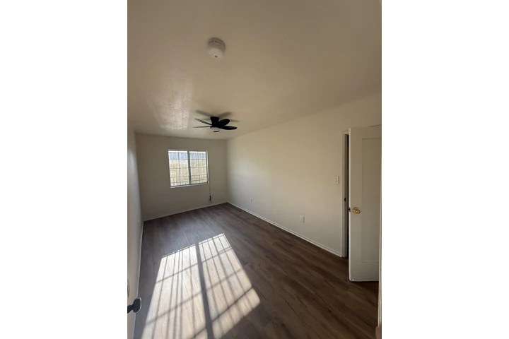 $1200 : Se renta cuarto image 3