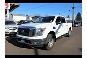 2017 Titan 4x4 Crew Cab SV en Portland