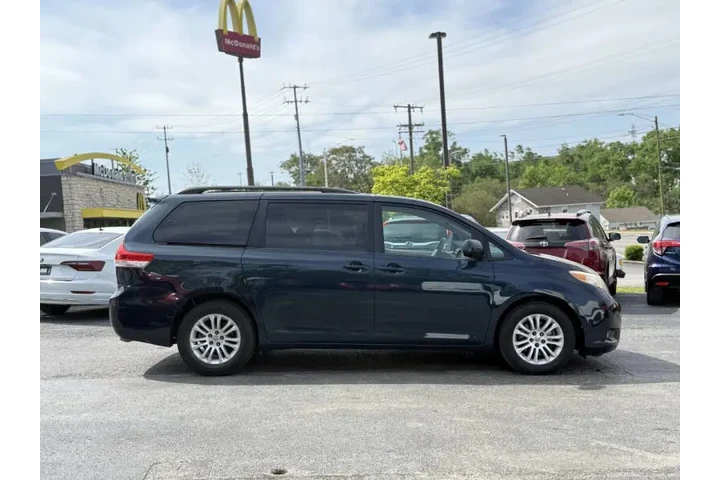 $14495 : 2012 Sienna XLE 8-Passenger image 5