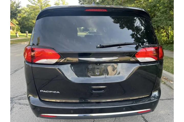 $12495 : 2017 Pacifica Touring-L image 7
