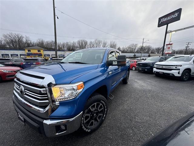 $19990 : 2017 Tundra image 3