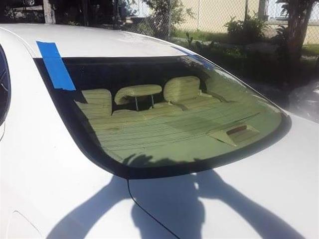 Donis Auto Glass image 4