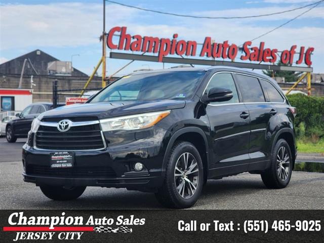 Used 2016 Highlander AWD 4dr image 1