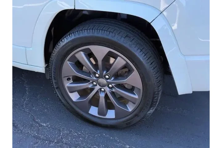 $16995 : Jeep Cherokee 2019 4x4 Limit image 7