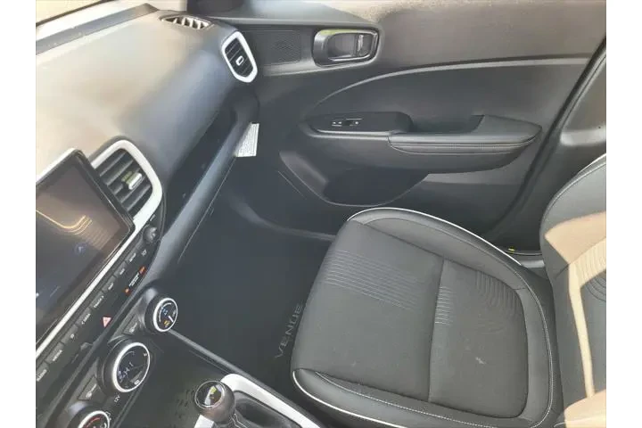 $20995 : Hyundai VENUE 2025 Limited 4 image 10
