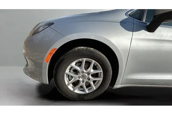 $22733 : Chrysler Voyager 2023 LX 4dr image 9