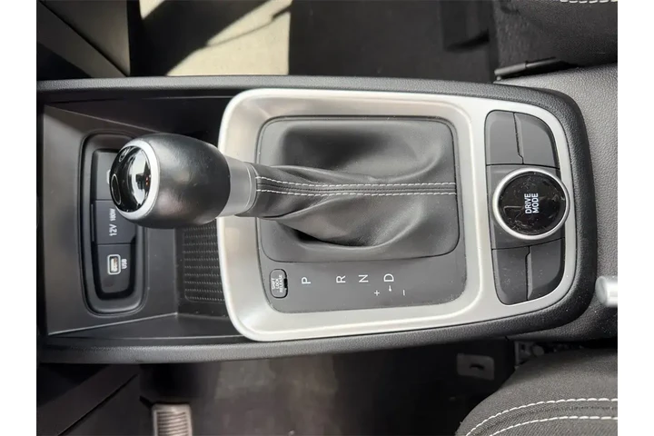 $21500 : Hyundai VENUE 2025 SEL 4dr C image 10