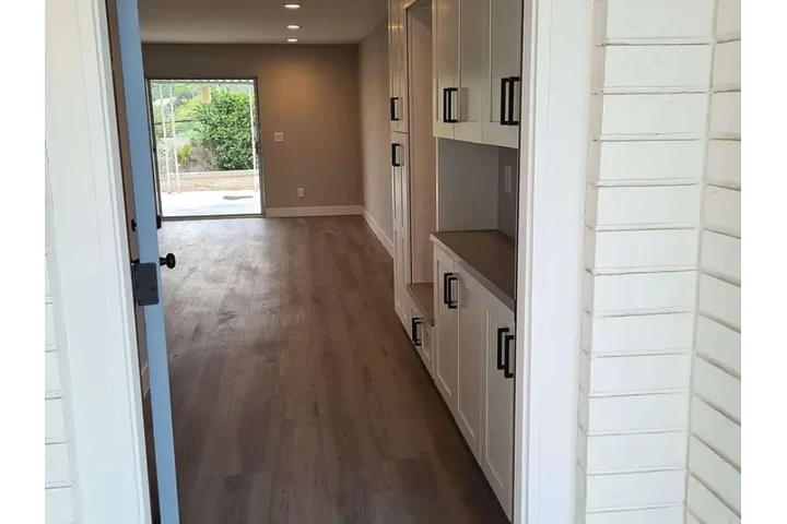 $2600 : look at this beautiful house image 1
