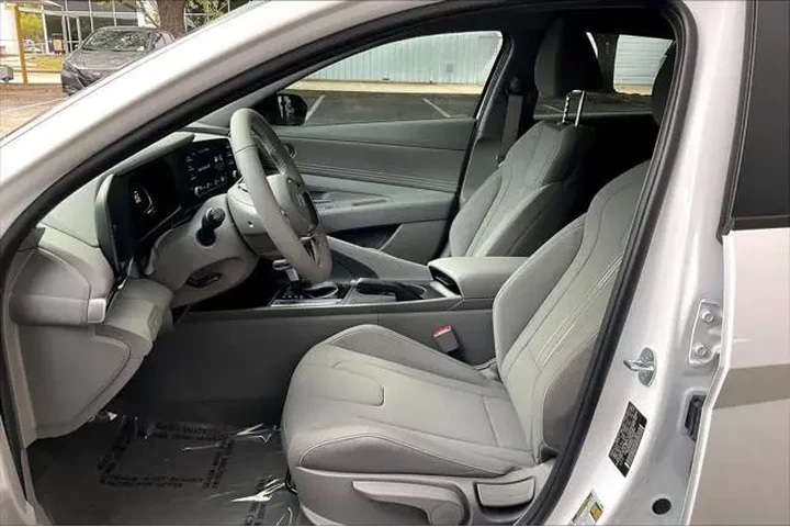 $22812 : Hyundai ELANTRA 2025 SEL Spo image 8