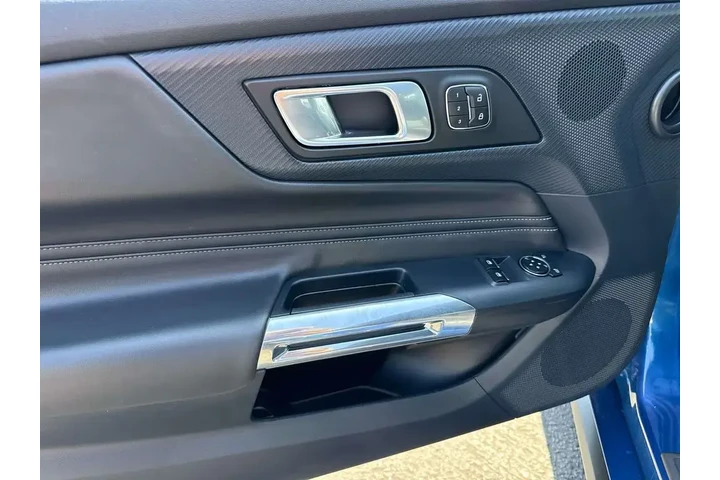 $32995 : Ford Mustang 2024 EcoBoost P image 7