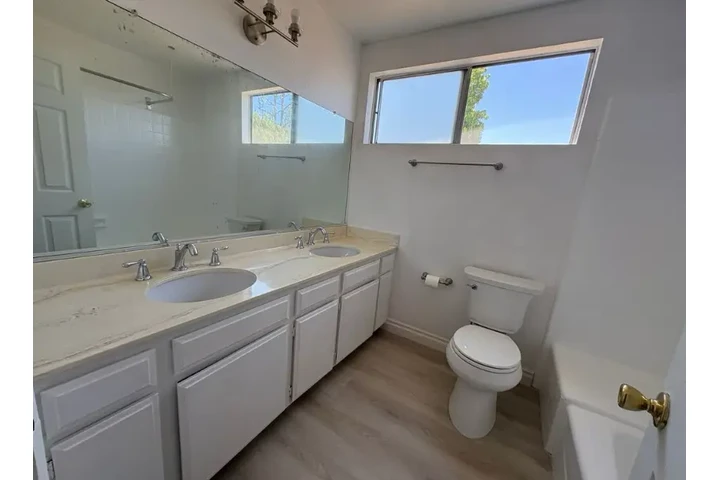 $2400 : 3bed available in Los Angeles image 7