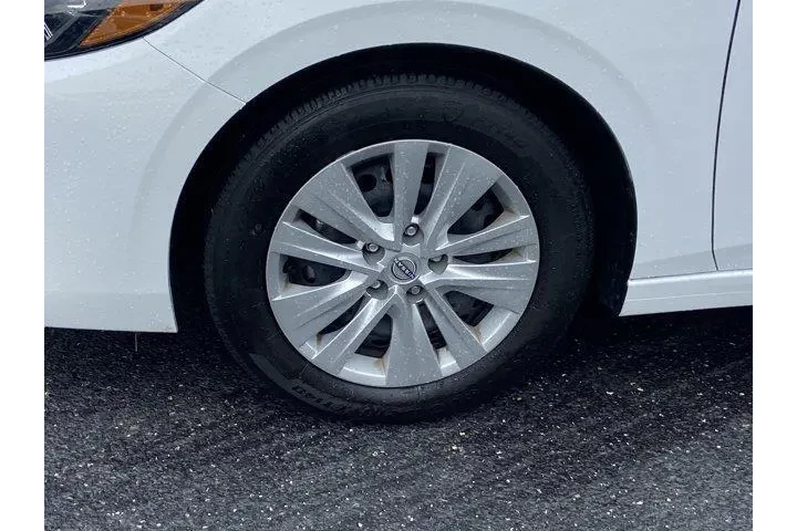 $16747 : Nissan Sentra 2025 S 4dr Sed image 8