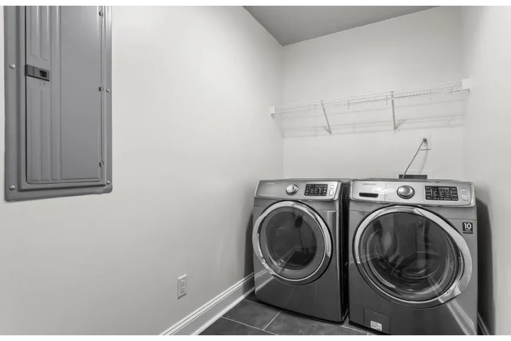 $1450 : 3Bed 2Bath House SW Atlanta image 8