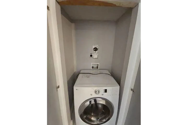 $1050 : private 1bedroom/1bathroom image 2