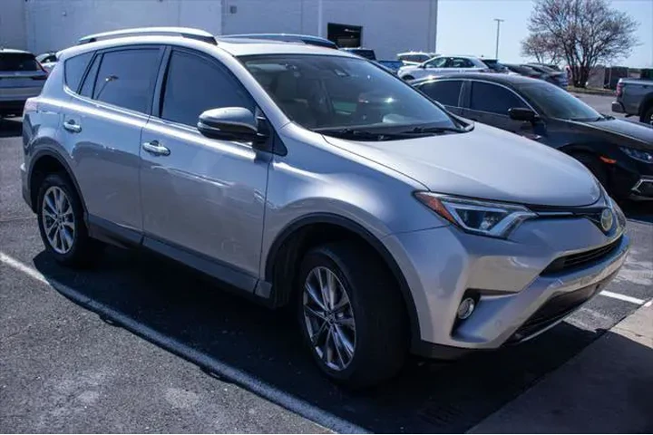 $19000 : Toyota RAV4 2017 Limited 4dr image 3
