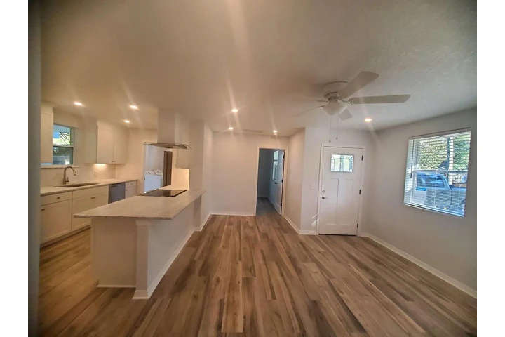 $900 : Comfortable 2 bedroom, 2 image 6