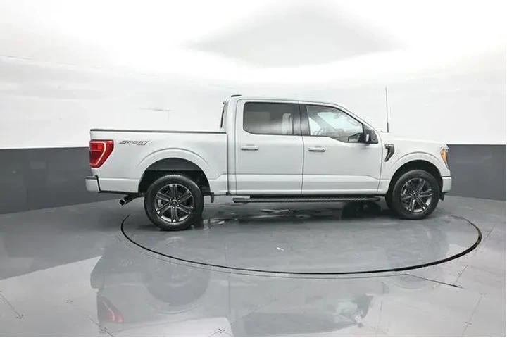 $38938 : Ford F-150 2023 4x4 XLT 4dr image 8