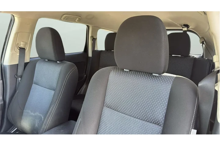 $8973 : Mitsubishi Outlander 2018 AW image 5