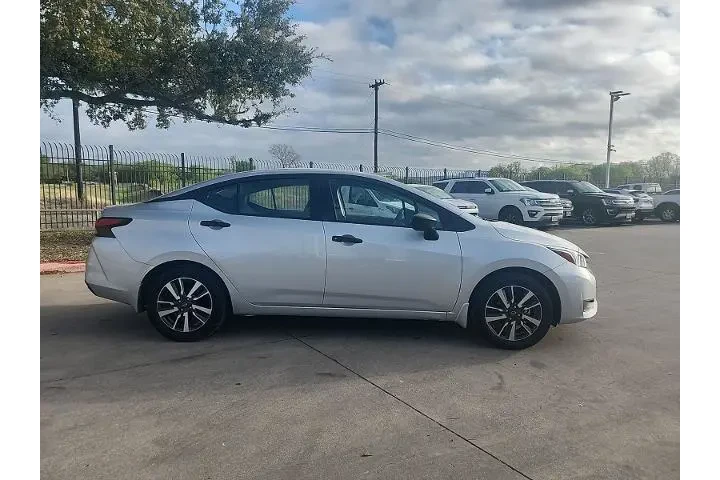 $17997 : Nissan Versa 2024 S 4dr Seda image 2