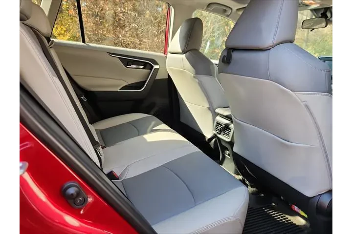 $24503 : Toyota RAV4 2019 XLE Premium image 9