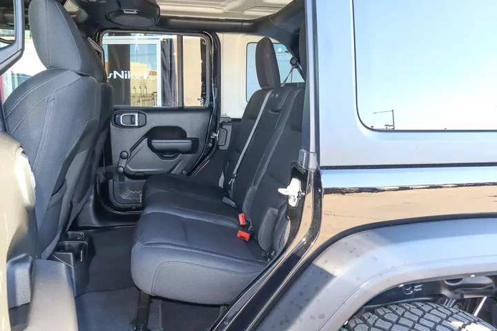 $31488 : 2021 Wrangler Unlimited Willy image 8