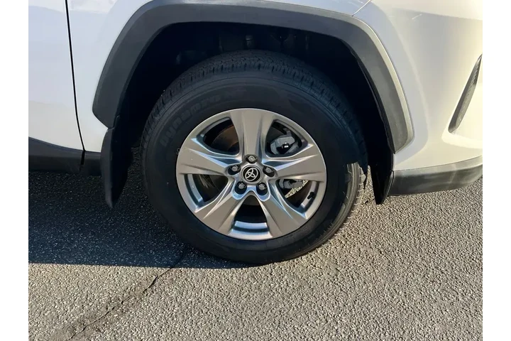 $25998 : Toyota RAV4 2022 XLE 4dr SUV image 10