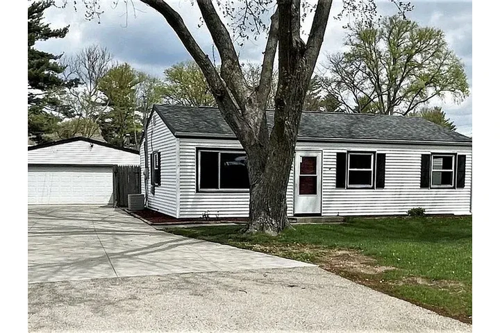 $1695 : 3 beds 1 baths image 2