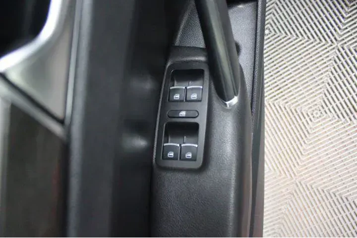 $20983 : Volkswagen Passat 2017 1.8T image 4