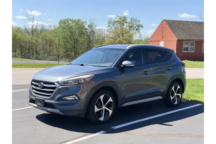 $7999 : 2017 Tucson Sport image 1