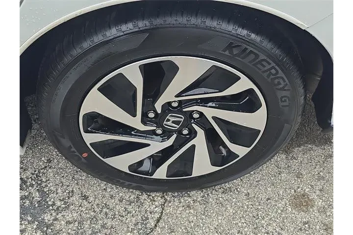 $13990 : Honda Civic 2017 LX 4dr Hatc image 6