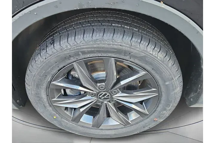 $18992 : Volkswagen Tiguan 2022 SE 4d image 9