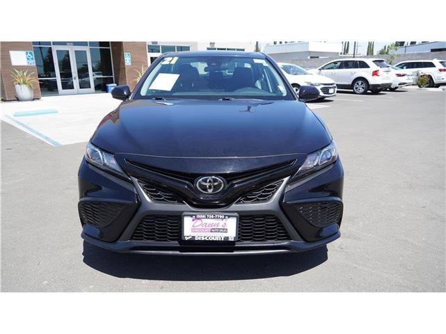 $25984 : 2021 Camry SE Sedan 4D image 3