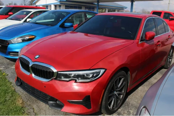 2019 BMW 3 Series 330i image 3