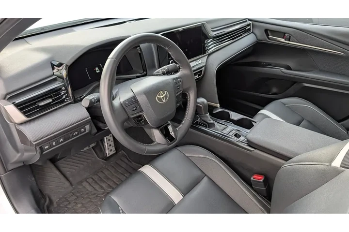 $30799 : Gold Certified2025 Camry SE image 2