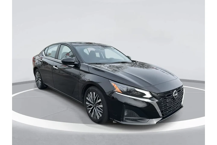 $17490 : Nissan Altima 2023 2.5 SV 4d image 1