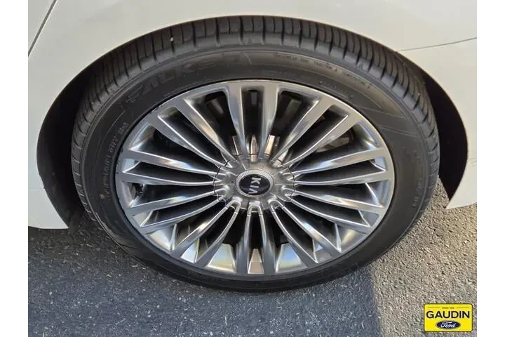 $27777 : Kia K900 2019 AWD Luxury 4dr image 4