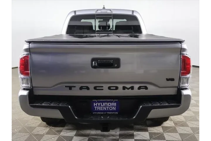 $29939 : Toyota Tacoma 2021 4x4 TRD S image 10
