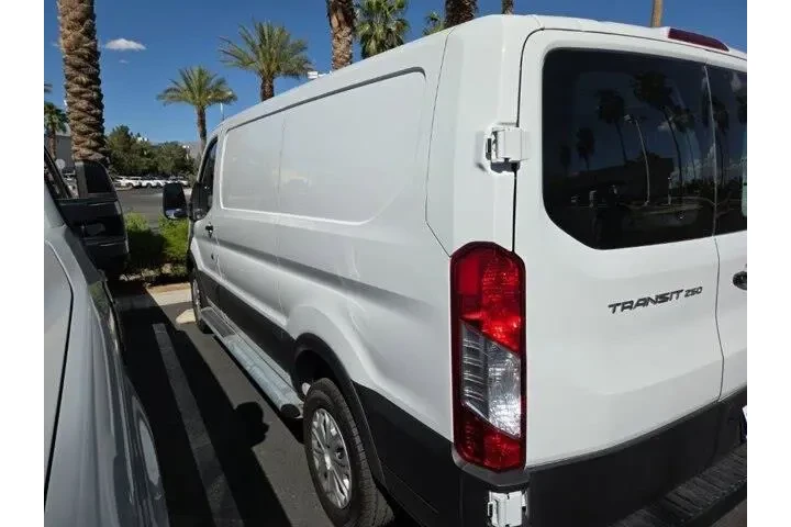 $33547 : Ford Transit 2024 250 3dr LW image 5
