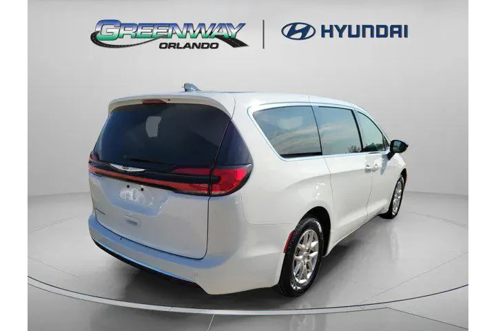 $25934 : Chrysler Pacifica 2024 Touri image 4