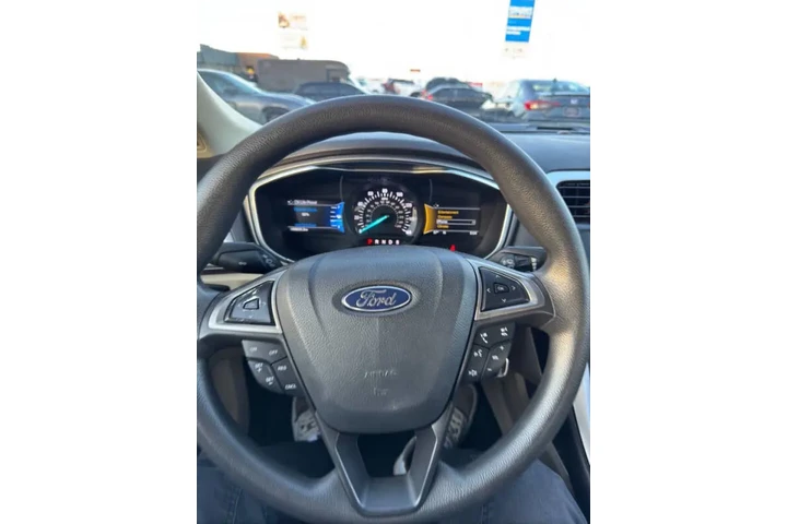 $8000 : 2016 Fusion SE image 8