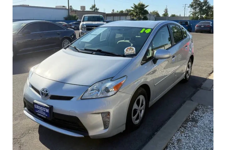$12995 : 2014 Prius Three image 4