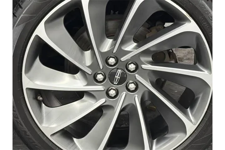 $17899 : Lincoln Nautilus 2019 AWD Re image 5