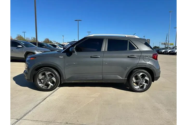 $18895 : Hyundai VENUE 2024 SEL 4dr C image 8