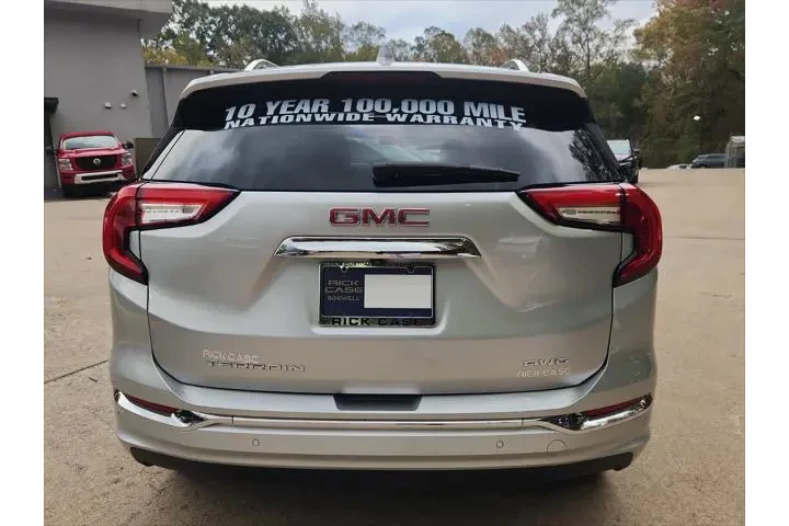 $28403 : GMC Terrain 2022 AWD Denali image 6