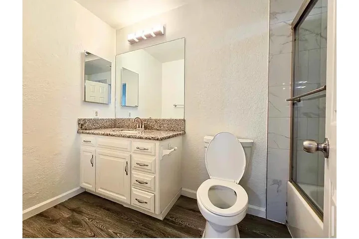 $3200 : Homes with Self-Guided Tours image 4