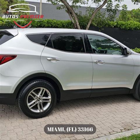 $12900 : Hyundai Santa Fe Sport 2018 image 4