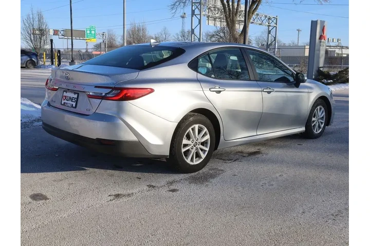 $24377 : Toyota Camry 2025 SE 4dr Sed image 10