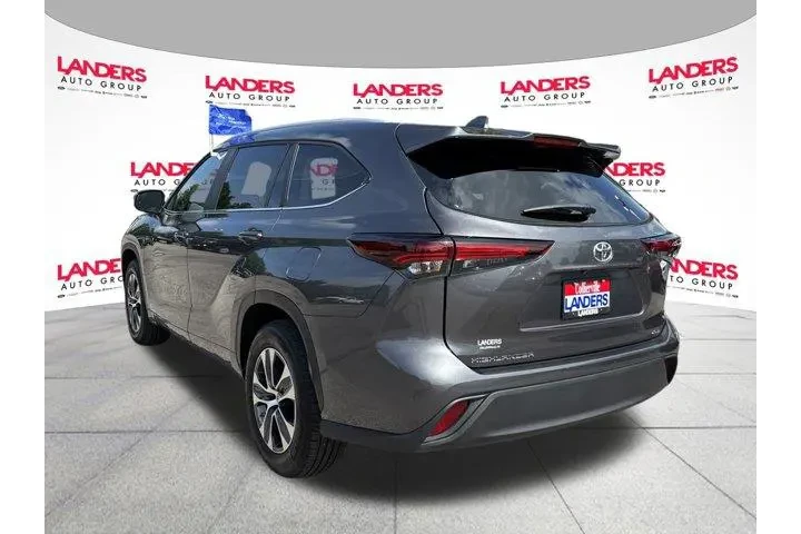 $42490 : Toyota Highlander 2024 LE 4d image 5