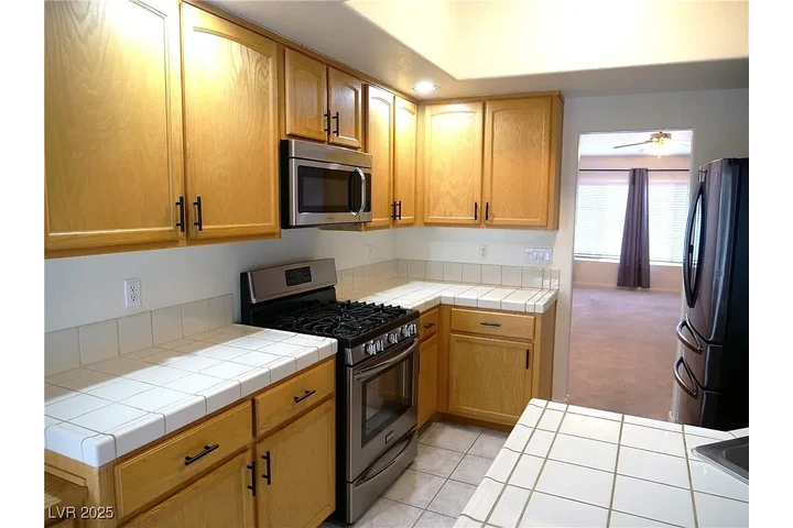 $1100 : 6508 Alpine Forest Ct, Las Veg image 4